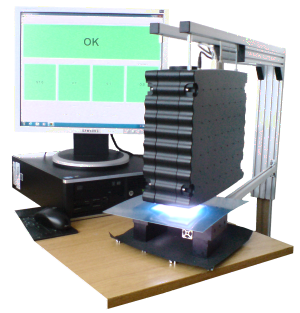Bild des Farbmessgerätes mit PC und Programmoberfläche